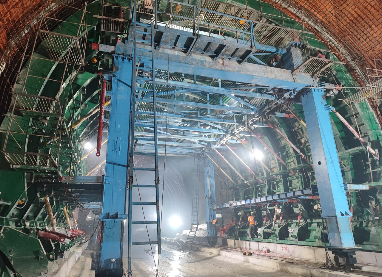 SUPPLY AND FABRICATION OF HYDRAULIC TUNNEL GANTRY 12.88M DIA - T-7 STATION CAVERN SEVOKE RANGPO NEW BG LINE PROJECT